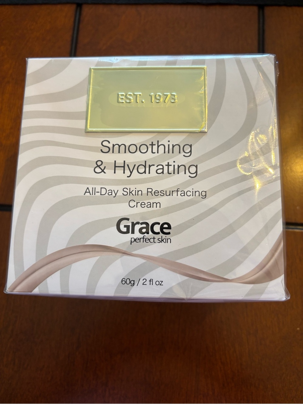 Grace Smoothing & Hydrating Cream - White, Gold, Beige